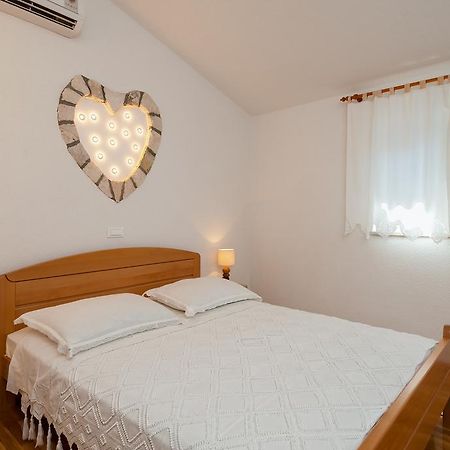 Apartments Mande And Kate Baška Voda Habitación foto