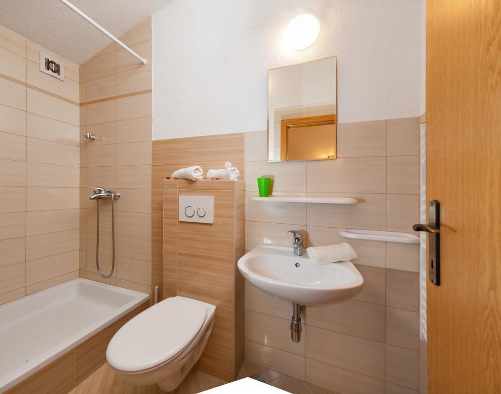 Apartments Mande And Kate Baška Voda Habitación foto